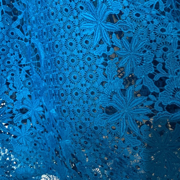 White House Black Market brilliant blue lace top size medium - Picture 6 of 7